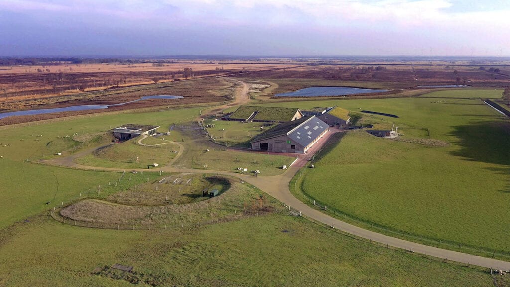 Dronefoto schaapskooi in het Bargerveen
